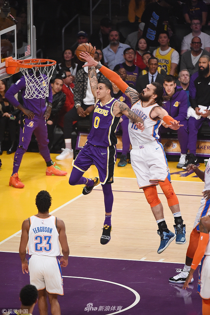 都是摆在桌 都是摆在桌